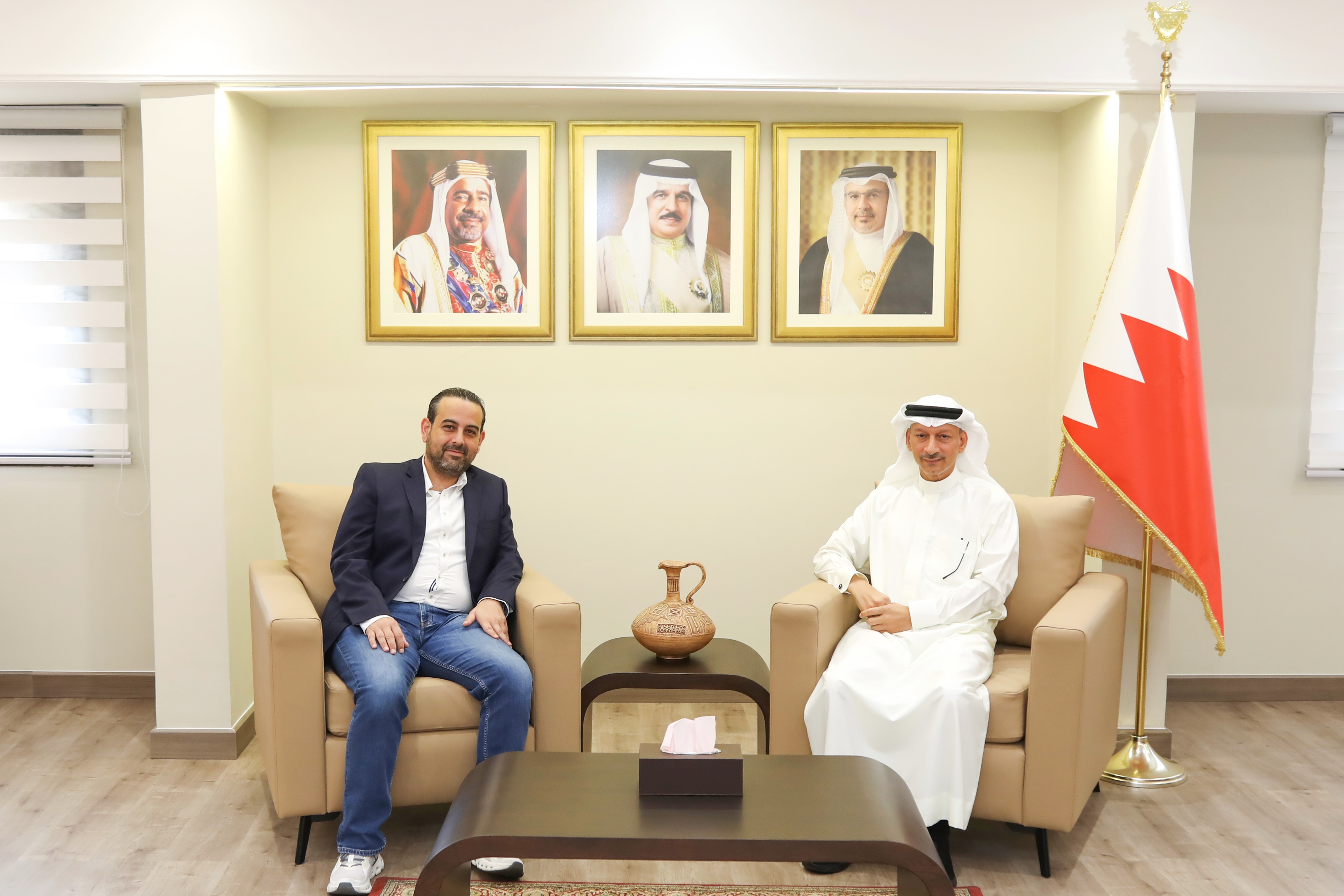 محافظ الشمالية يؤكد خلال لقائه مدير عام مركز سلطان البحرين على تعزيز الشراكة المجتمعية مع الشركات والمؤسسات الوطنية بالقطاع الخاص<